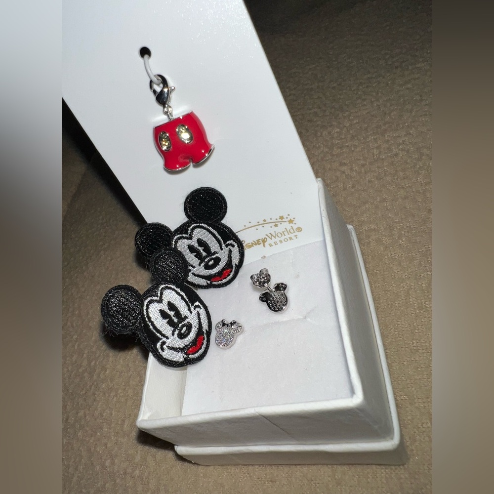 DISNEY MICKEY MOUSE MINNIE MOUSE CHARM EARRINGS AND PATCHES BUNDLE